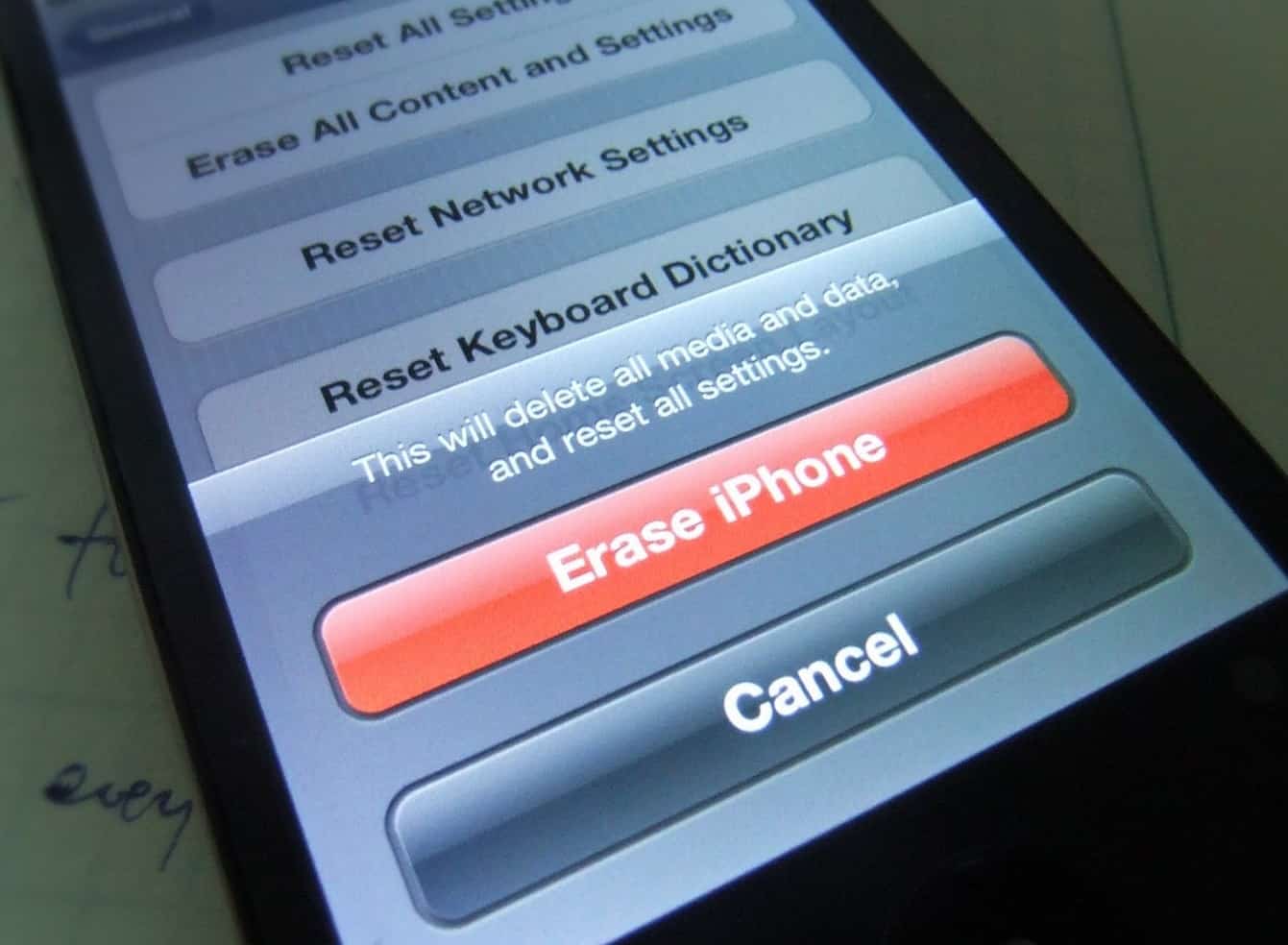 erase-all-content-and-settings-on-your-iphone-ipad-ipod-touch-or